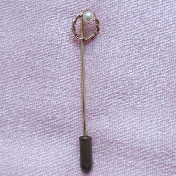 Jewelry - Vintage Pearl in Gold Twisted Circle Stick Pin